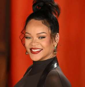 Rihanna et A$AP Rocky dévoilent enfin le nom de leur deuxième fils, provoquant un débat sur les réseaux sociaux