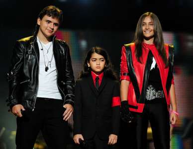 Les 3 enfants de Michael Jackson font une rare apparition après des années et sont méconnaissables