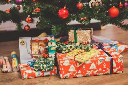 La revente de cadeaux de Noël explose en France, c’est la fin d’un tabou