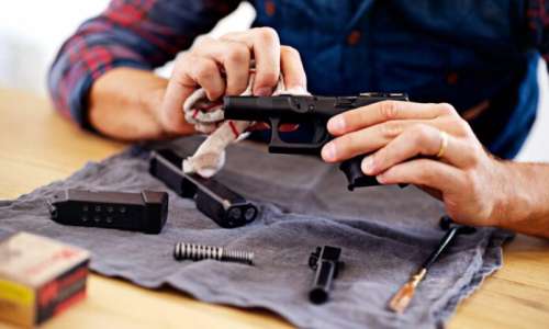 Remplacez les pièces usées de vos armes à feu : conseils pour éviter les dommages causés par les armes à feu