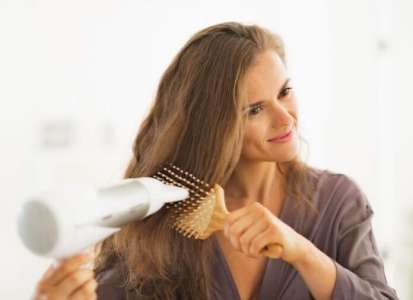 Remonter le temps : comment lutter contre le vieillissement prématuré des cheveux raides et crépus