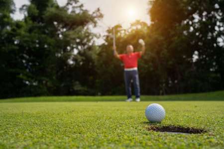 Un adolescent de 16 ans perd mystérieusement un testicule lors d’une partie de golf