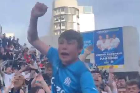 Le beau geste de nombreux supporters de l’OM envers un gamin qui a perdu son téléphone : “On est une famille ici à Marseille” (VIDÉO)