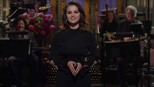 'SNL': Selena Gomez Talks Being Single and 'Manifesting Love' in Hosting Debut Monologue
