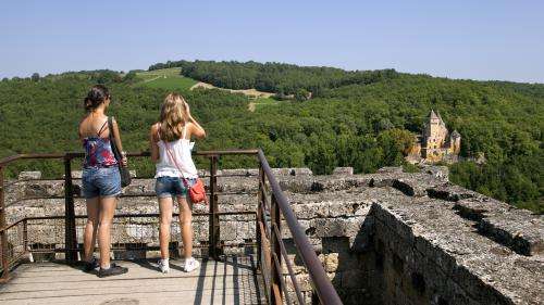 Dordogne : les petits châteaux comptent sur un bel été