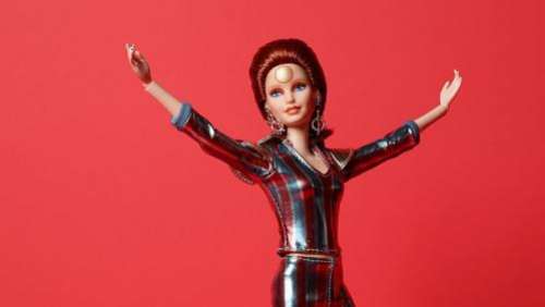Mattel lance une Barbie en hommage à David Bowie, aux couleurs de Ziggy Stardust