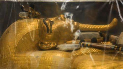 Egypte : un sarcophage de Toutânkhamon en restauration au Caire