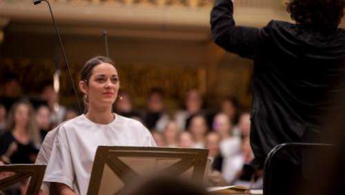 Marion Cotillard et l'Orchestre national de Lille : une intense émotion au festival George-Enescu de Bucarest