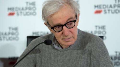 Woody Allen va publier ses mémoires, son fils Ronan Farrow scandalisé