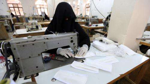 Coronavirus : au Yémen, des femmes fabriquent des masques dans la plus ancienne usine textile du pays