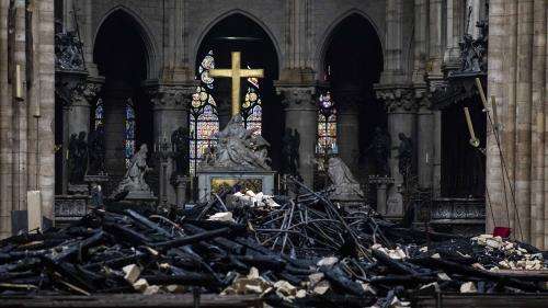 Célébration du Vendredi saint à Notre-Dame de Paris : 