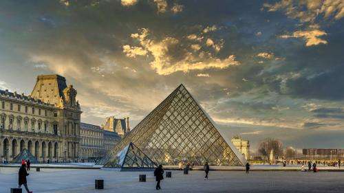 Cinq personnalités du monde des arts soupçonnées de trafic d'antiquités interpellées à Paris