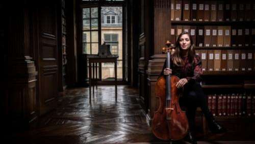 Camille Thomas, la violoncelliste qui joue dans les musées vides à cause du confinement