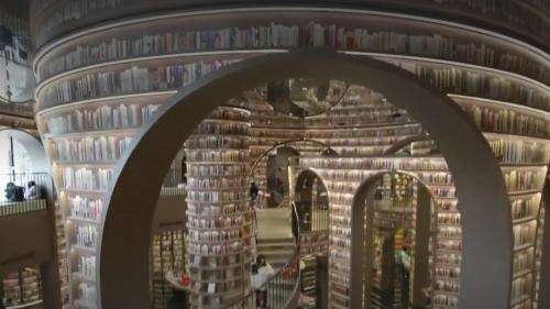 Chine : le succès des extravagantes librairies Zhongshuge aux allures de cathédrale ou de musée