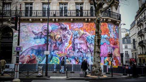 Une fresque géante du duo espagnol PichiAvo dévoilée au Quartier Latin
