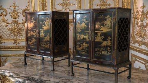 Deux cabinets japonais restitués au château de Chantilly, 45 ans après avoir été volés