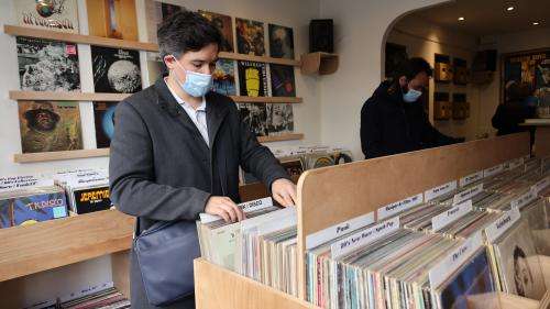Hausse du prix des vinyles : le syndicat des disquaires indépendants dénonce les maisons de disques qui cherchent à faire 
