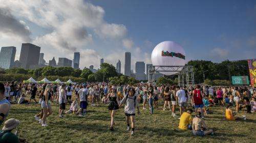 Le festival de musique Lollapalooza a débuté à Chicago, en pleine remontée des cas de Covid-19