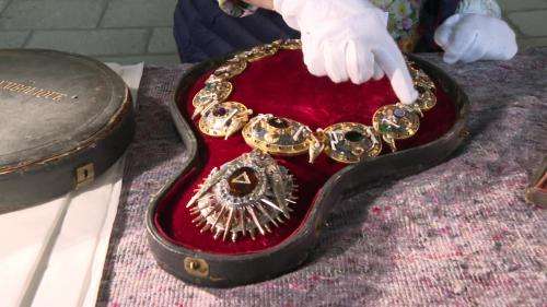 Pierres précieuses, or, argent, étain : le Mont-Saint-Michel dévoile les trésors de son savoir-faire local dans une exposition