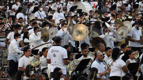 Andrès David Ascanio, le chef d’orchestre Vénézuélien a fait jouer ensemble 12 000 musiciens, en lice pour le Guinness des Records