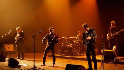Après Les Yeux noirs, Eric Slabiak renouvelle les musiques des Balkans avec son nouveau groupe Josef Josef