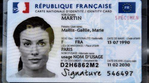 Nouvelle carte d'identité bilingue : l'Académie française prête à saisir le Conseil d'Etat