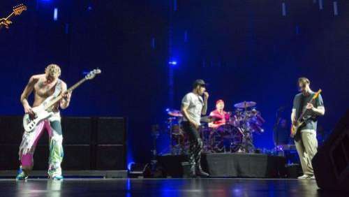 Les Red Hot Chili Peppers de retour avec une nouvelle chanson, avant un album en avril et une tournée cet été