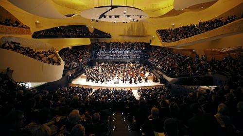 Ukraine : la Philharmonie de Paris annule à son tour des concerts du chef d'orchestre Valery Gergiev, réputé proche de Vladimir Poutine