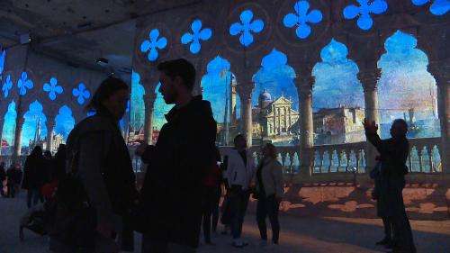 Venise la Sérénissime et le bleu d'Yves Klein illuminent les Carrières des Lumières des Baux-de-Provence