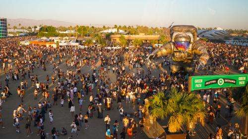 Coachella 2022 : le festival de musique californien fait son retour après trois ans d'interruption, avec Billie Eilish, Harry Styles et Stromae