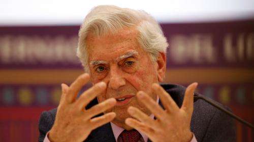 Le Nobel de littérature Mario Vargas Llosa hospitalisé après avoir contracté le Covid-19