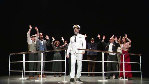 L’histoire du Titanic revisitée dans une comédie musicale délirante au Théâtre de la Renaissance, à Paris