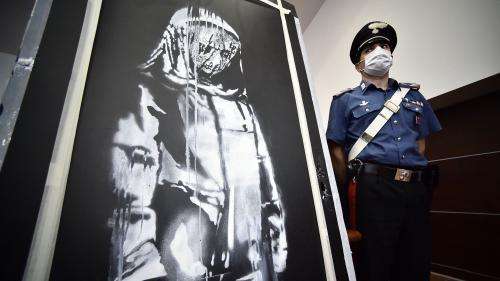 Œuvre de Banksy volée au Bataclan : huit hommes jugés à Paris