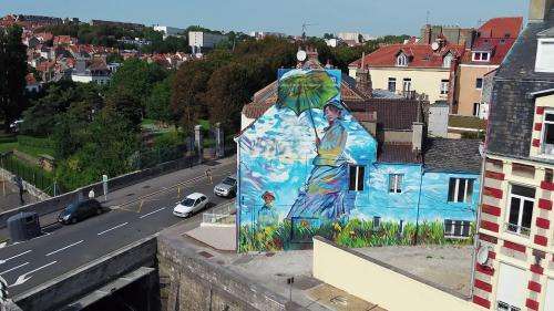 Des street artistes du monde entier décorent les façades des maisons de Boulogne-sur-Mer