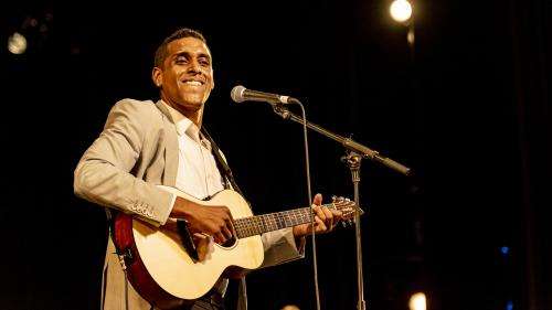 Le chanteur haïtien Mikaben meurt sur scène à l’Accor Arena de Bercy