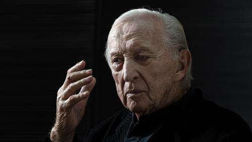Le peintre français Pierre Soulages, maître du noir et légende de l'art contemporain, est mort à 102 ans