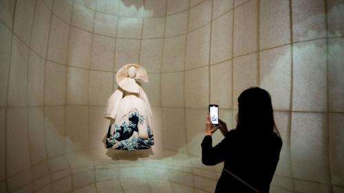 La fascination de Dior pour le Japon exposée au Musée d'art contemporain de Tokyo