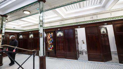 Les toilettes publiques Art nouveau de la Madeleine, classées monument historique, ont rouvert leurs portes