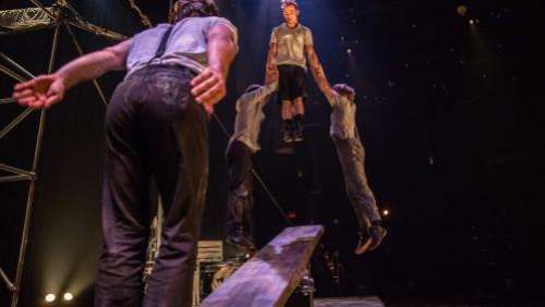 La compagnie québécoise Machine de Cirque jongle entre gags et haute voltige à la Maison de la danse de Lyon