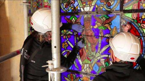 Saint-Denis : les vitraux emblématiques de la basilique font peau neuve