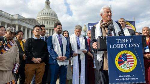 Devant le Congrès américain, l'acteur Richard Gere accuse la Chine de 
