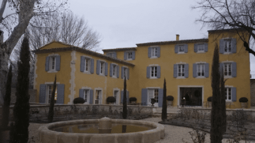 Luberon : à la rencontre d'un artisan passionné qui rénove des demeures typiques de la Provence