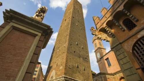 Italie : La ville de Bologne inquiète pour sa tour penchée