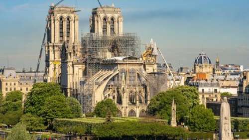Transformation des jardins de Notre-Dame de Paris : la colère monte aux abords de la cathédrale