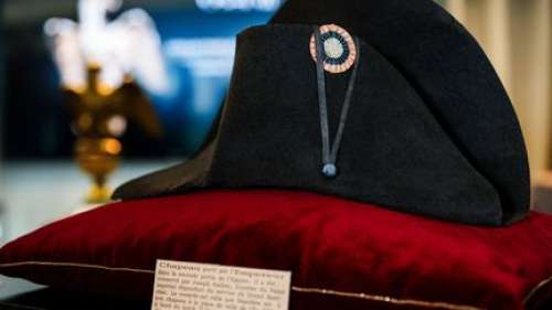 Enchères : la fameux bicorne noir de Napoléon 1er s'envole à 1,932 million d'euros