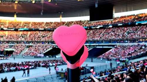 Musique : la vague rose et noire du groupe de K-pop Blackpink déferle sur le Stade de France