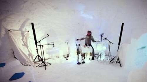 Norvège : il sculpte des instruments directement dans la glace