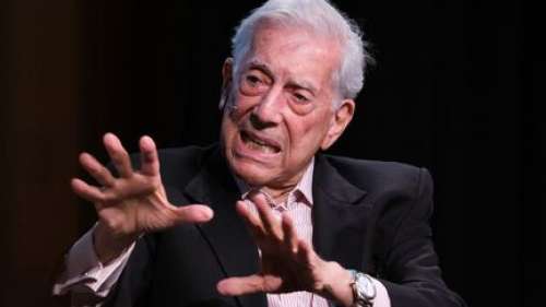 L'écrivain de 87 ans Mario Vargas Llosa, prix Nobel de littérature, rétabli après son hospitalisation pour Covid-19
