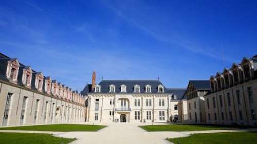 La langue française se laisse parcourir au château de Villers-Cotterêts, sa cité ouverte à tous les publics