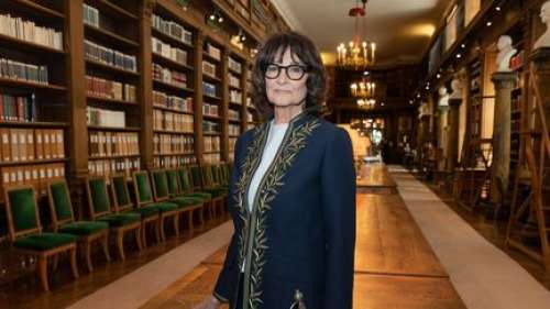 La philosophe Sylviane Agacinski a été accueillie à l'Académie française pour occuper le 19e fauteuil